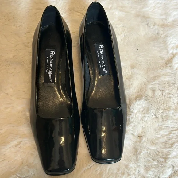 NWOT Etienne Aigner short heels - Picture 1 of 5